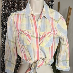 American Eagle button down summer cool and casual size medium